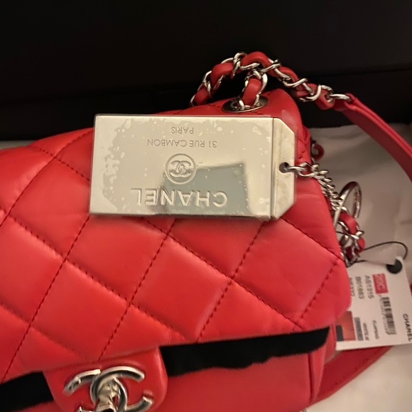❌SOLD❌RED CHANEL CAMERA BAG SHW CROSSBODY KEYCHAIN - Picture 4 of 15